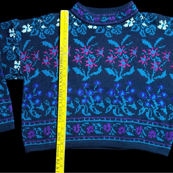90’s Flower Print High Collar Sweater - Picture 10 of 12
